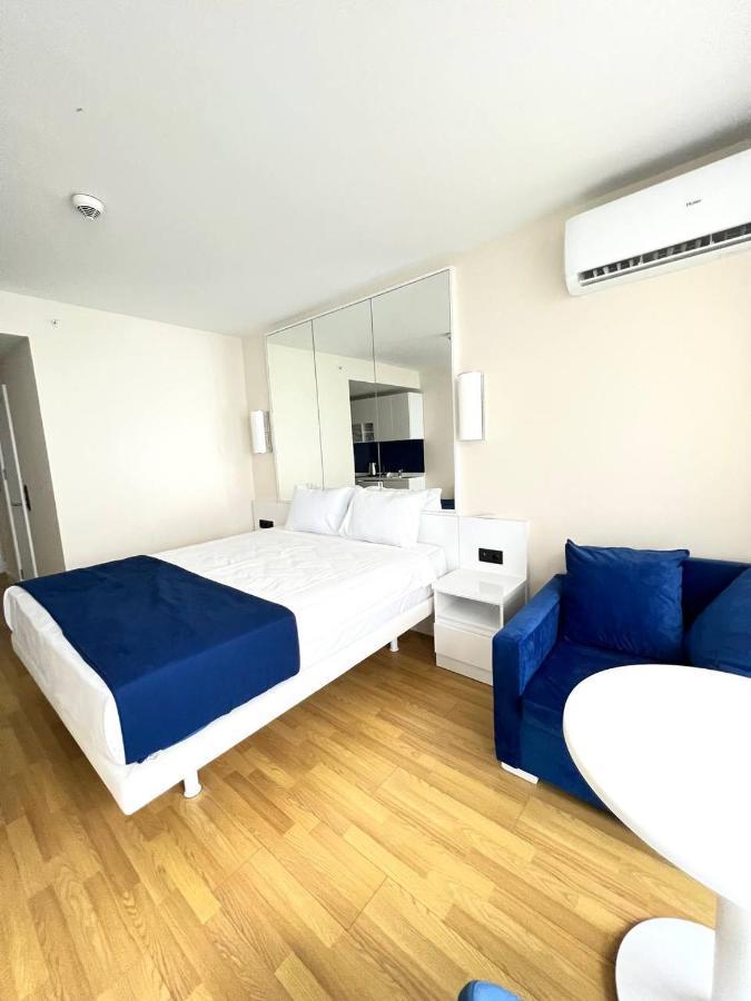 Black Sea Batumi Hotel Orbi City Екстер'єр фото