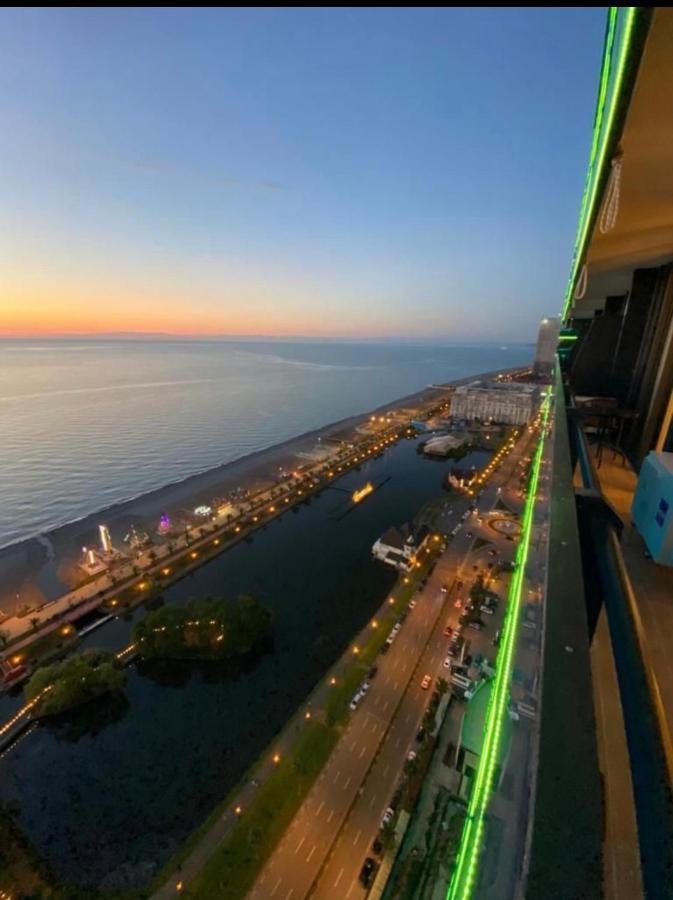 Black Sea Batumi Hotel Orbi City Екстер'єр фото
