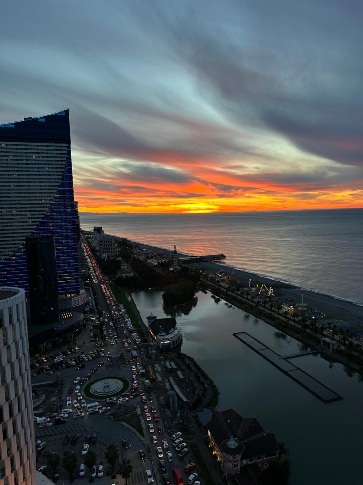Black Sea Batumi Hotel Orbi City Екстер'єр фото