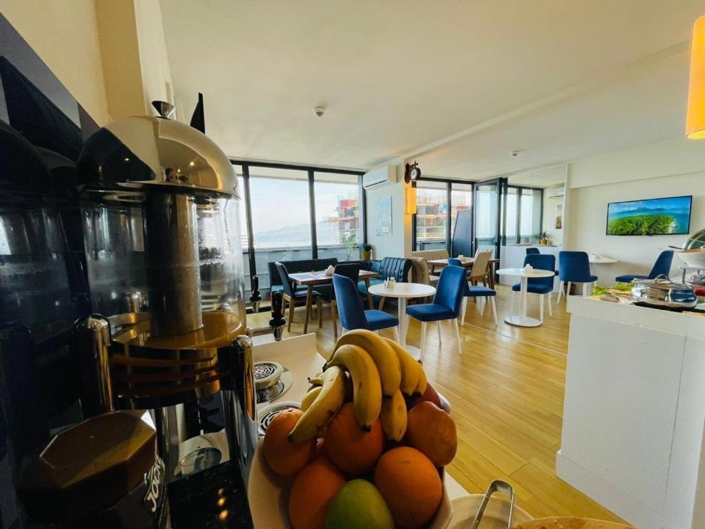 Black Sea Batumi Hotel Orbi City Екстер'єр фото