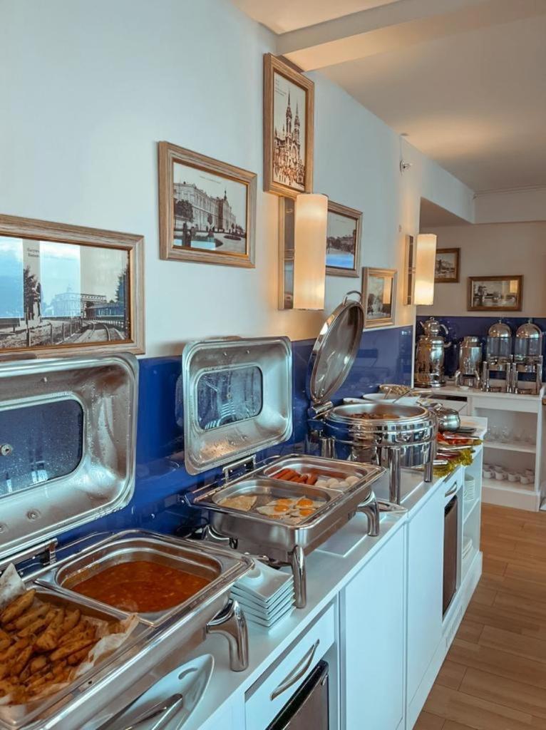 Black Sea Batumi Hotel Orbi City Екстер'єр фото