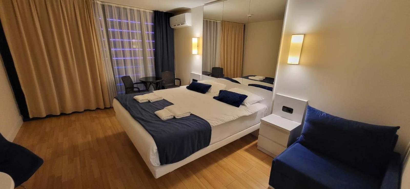 Black Sea Batumi Hotel Orbi City Екстер'єр фото