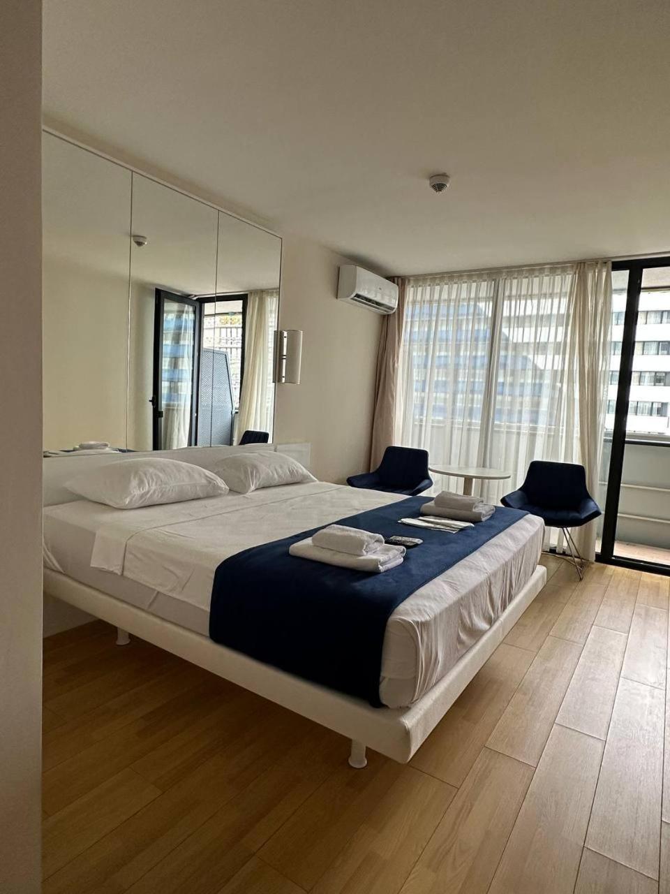 Black Sea Batumi Hotel Orbi City Екстер'єр фото
