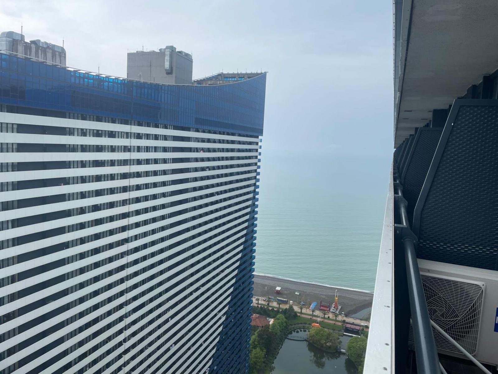 Black Sea Batumi Hotel Orbi City Екстер'єр фото